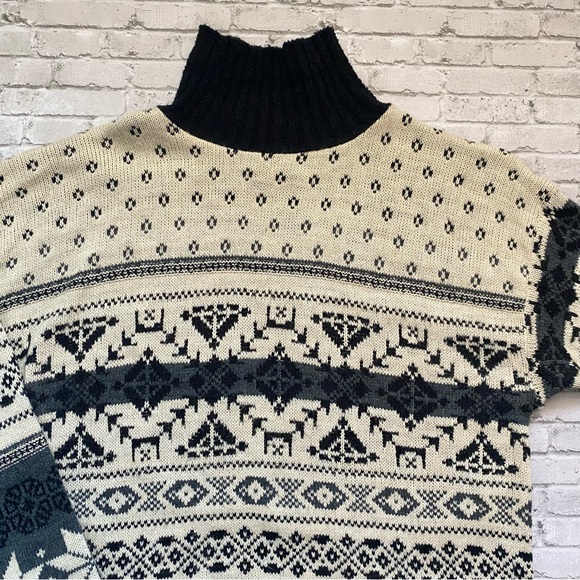 Vintage 90s Mom Nordic Turtleneck Sweater - Black & White - Picture 4 of 11